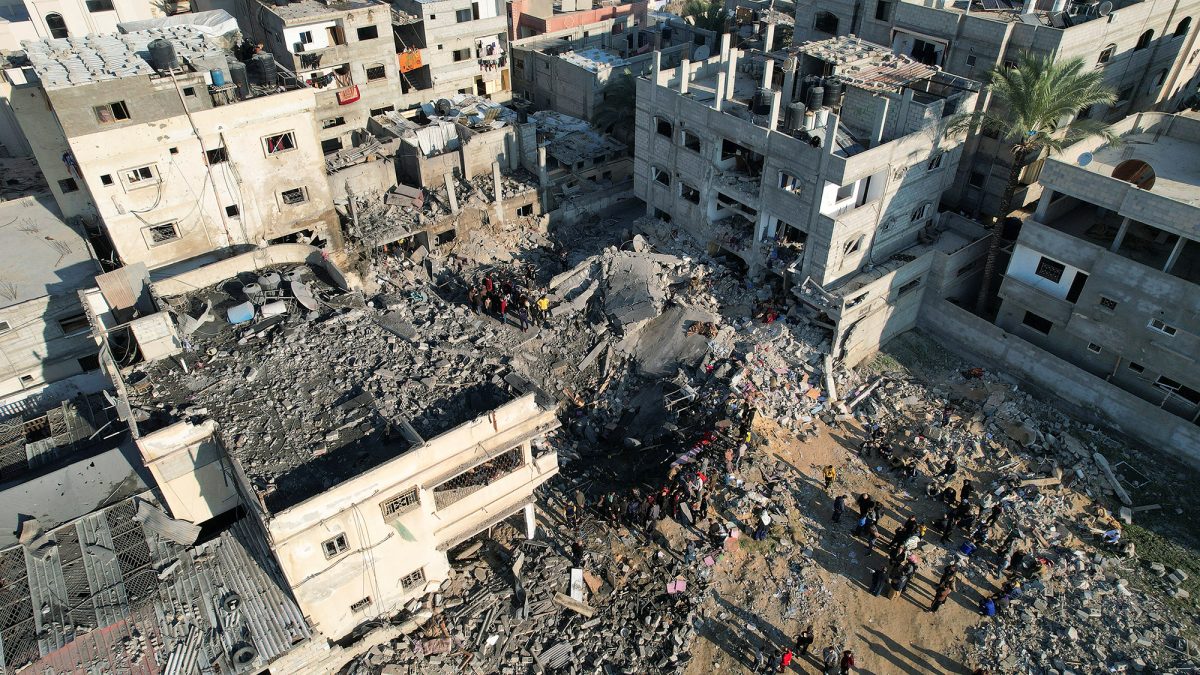 Palestinians gather at the site of an Israeli strike on a house, as the conflict between Israel and the Palestinian Islamist group Hamas continues, in Rafah in the southern Gaza Strip, December 19, 2023. REUTERS/Shadi Tabatibi